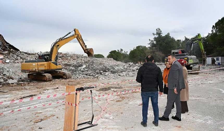 Denizlide Depreme Dayaniksiz Okul Binasi Yikildi 1