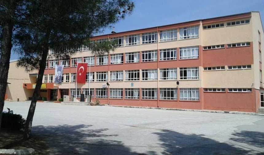 Denizlide Depreme Dayaniksiz Okul Binasi Yikildi