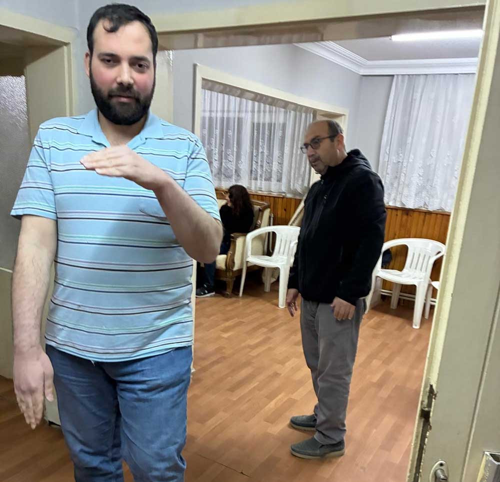 Denizlide Engelliler Beyaz Bastonla Ozgurce Hareket Ediyor1