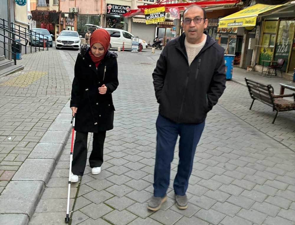 Denizlide Engelliler Beyaz Bastonla Ozgurce Hareket Ediyor2