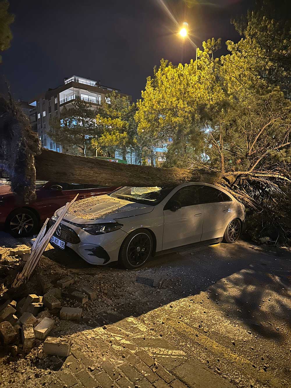Denizlide Firtina Agaclari Devirdi Catilari Ucurdu 2