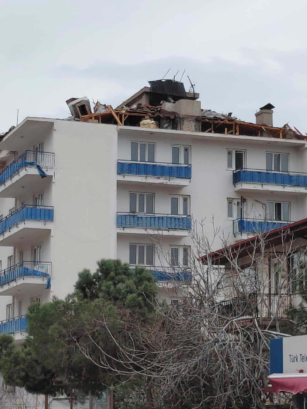 Denizlide Siddetli Firtina Nedeniyle Iki Kisiyi Yaraladi 1