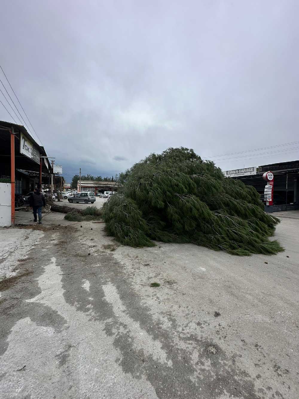 Denizlide Siddetli Firtina Nedeniyle Iki Kisiyi Yaraladi 2
