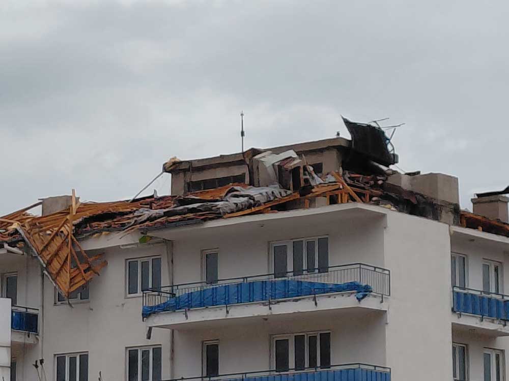 Denizlide Siddetli Firtina Nedeniyle Iki Kisiyi Yaraladi 4