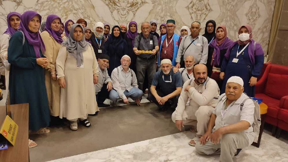 Kalbi Sag Tarafta Olan Umreci 49 Evlilik Yil Donumunu Mekkede Kutladi 2