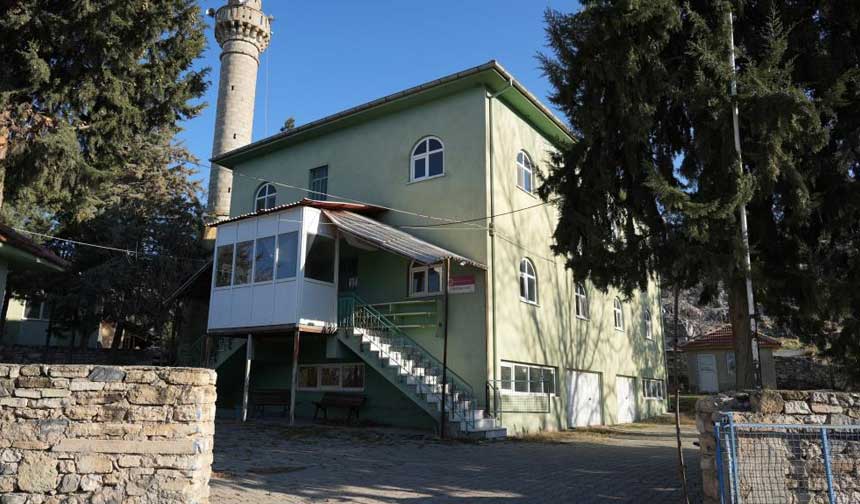 Koyun Tek Camisinin Bir Kismi Ve Avlusu Icradan Satiliga Cikarildi 1