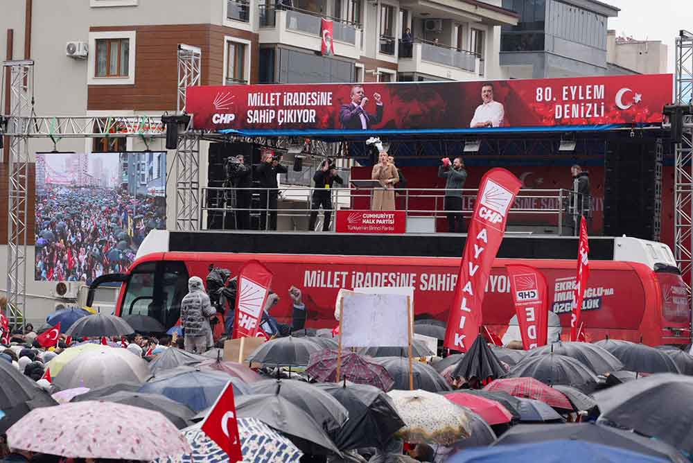 Ozgur Ozel Denizlide Partilileriyle Bulusuyor