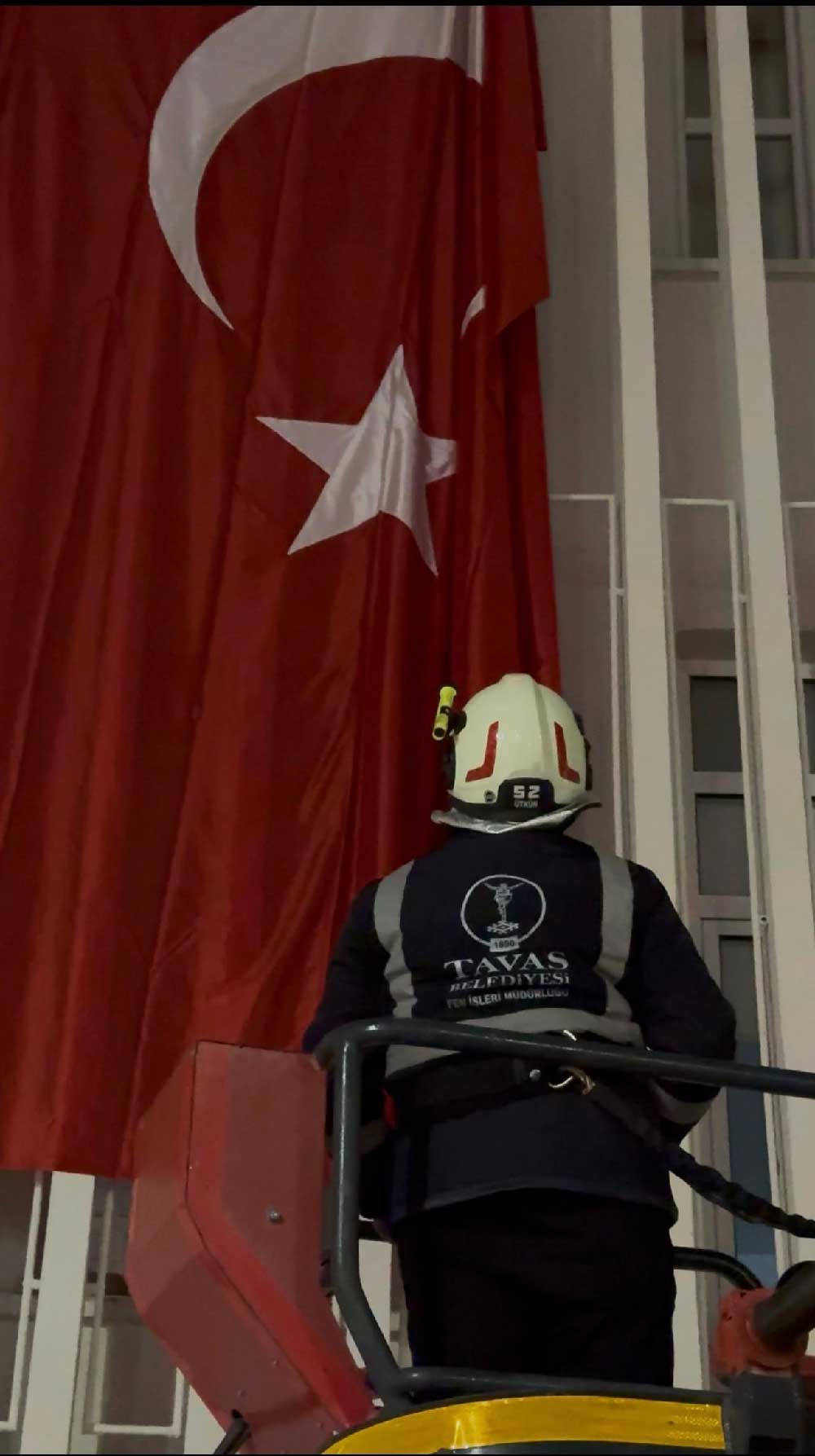 Tavasin Her Noktasi Bayraklarla Donatildi 1