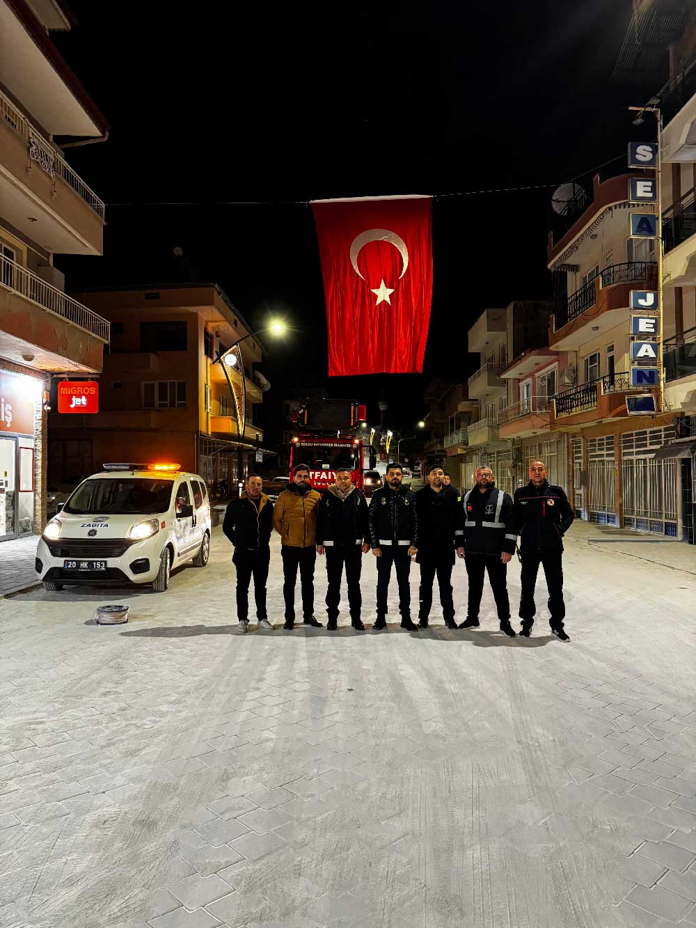 Tavasin Her Noktasi Bayraklarla Donatildi 5