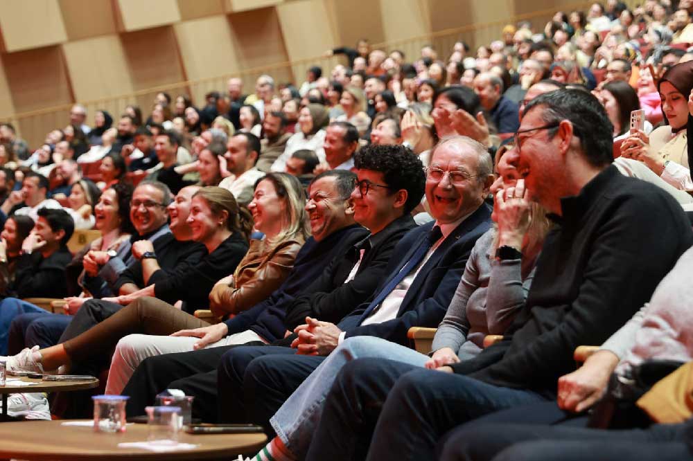 2 Denizli Komedi Sahnesi Kahkaha Tufaniyla Basladi 1