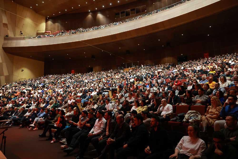 2 Denizli Komedi Sahnesi Kahkaha Tufaniyla Basladi 2