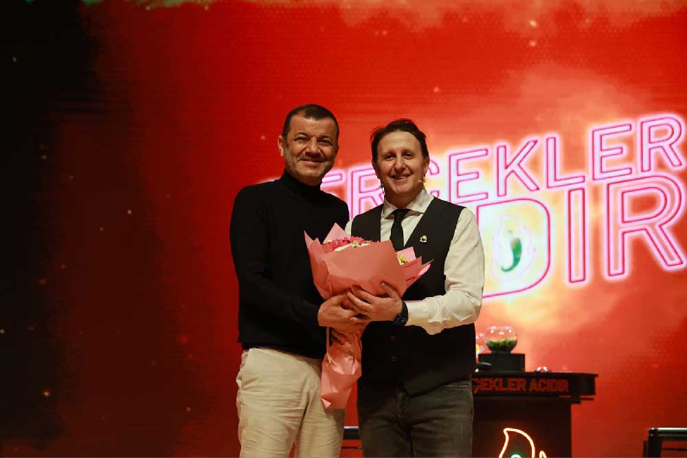 2 Denizli Komedi Sahnesi Kahkaha Tufaniyla Basladi 3