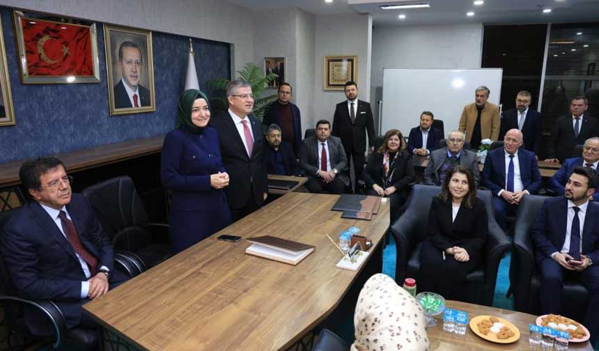 Baskan Arslandan Ak Parti Genel Baskan Yardimcisi Kayaya Anlamli Hediye 1