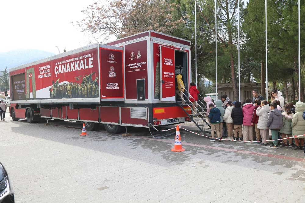 Baskan Tatik Canakkale Savaslari Mobil Muzesinde Vatandaslarla Bir Araya Geldi 2