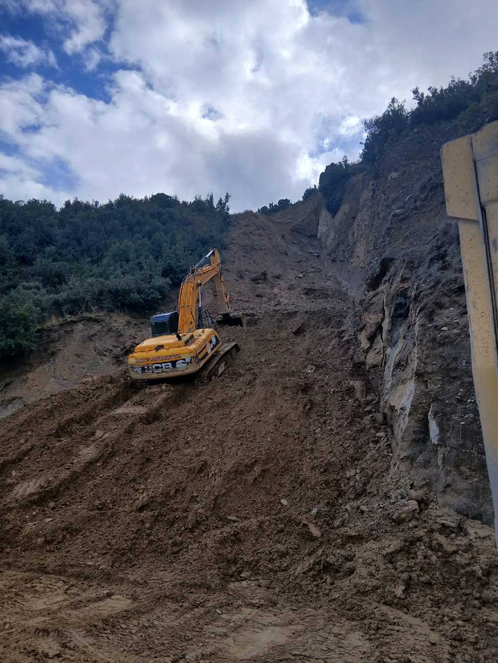 Buyuksehir Ekiplerinden Buldan Ve Babadagda Riskli Yollarda Calisma 1