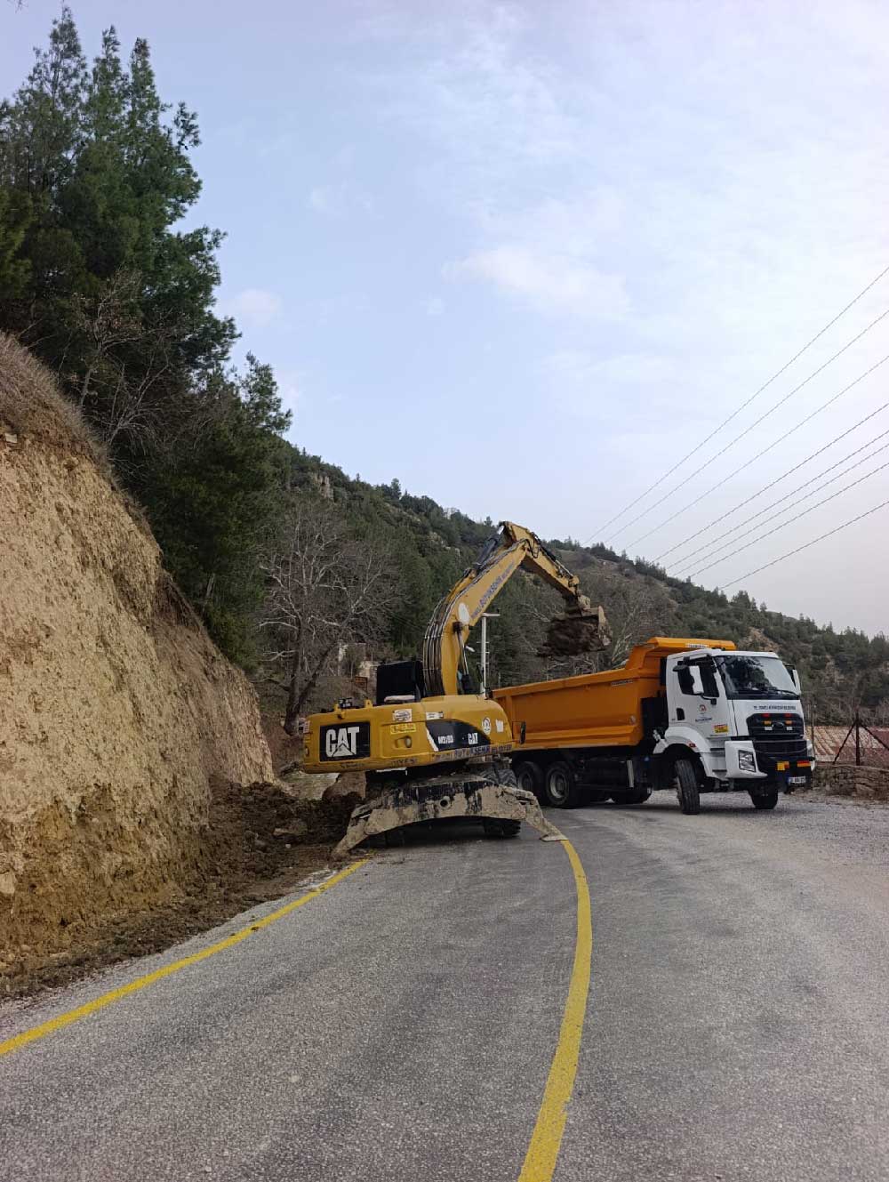 Buyuksehir Ekiplerinden Buldan Ve Babadagda Riskli Yollarda Calisma