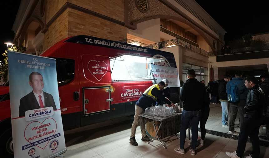 Buyuksehirden Cami Cikislarinda Geleneksel Ikram 1