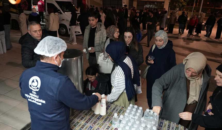 Buyuksehirden Cami Cikislarinda Geleneksel Ikram 2