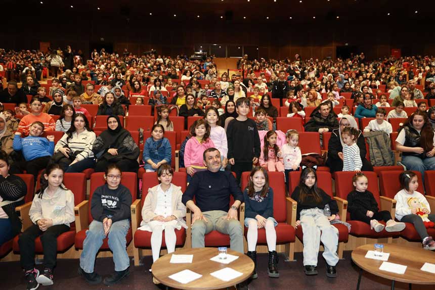 Buyuksehirden Cocuklara Sinema Etkinligi Cesur Itfaiyeci Tam Not Aldi