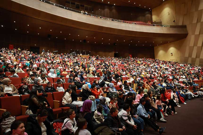 Buyuksehirden Cocuklara Sinema Etkinligi Cesur Itfaiyeci Tam Not Aldi2