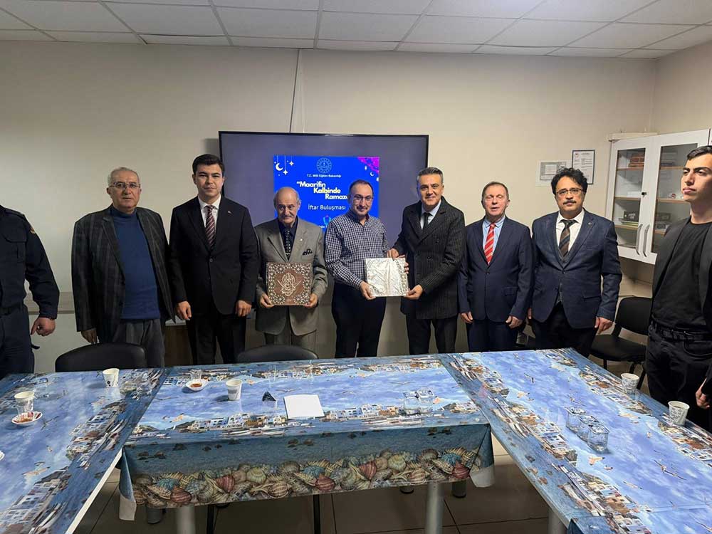 Cameli Protokolu Imam Hatip Lisesinin Iftarinda Ogrencilerle Bulustu 1