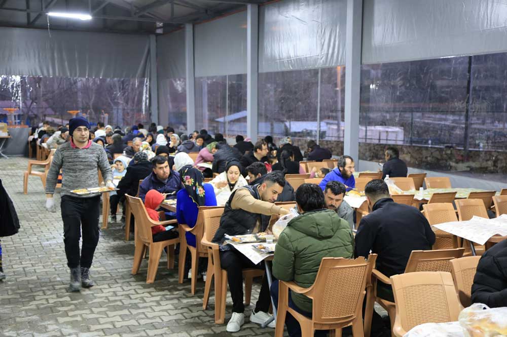 Camelide Ramazan Bereketi Elmalida Basladi Ilk Iftar Sofrasi Kuruldu