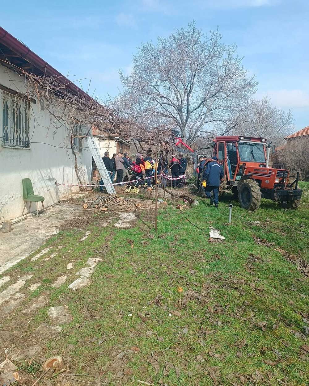 Denizlide Su Kuyusuna Dusen Kadini Itfaiye Ekipleri Kurtardi 1