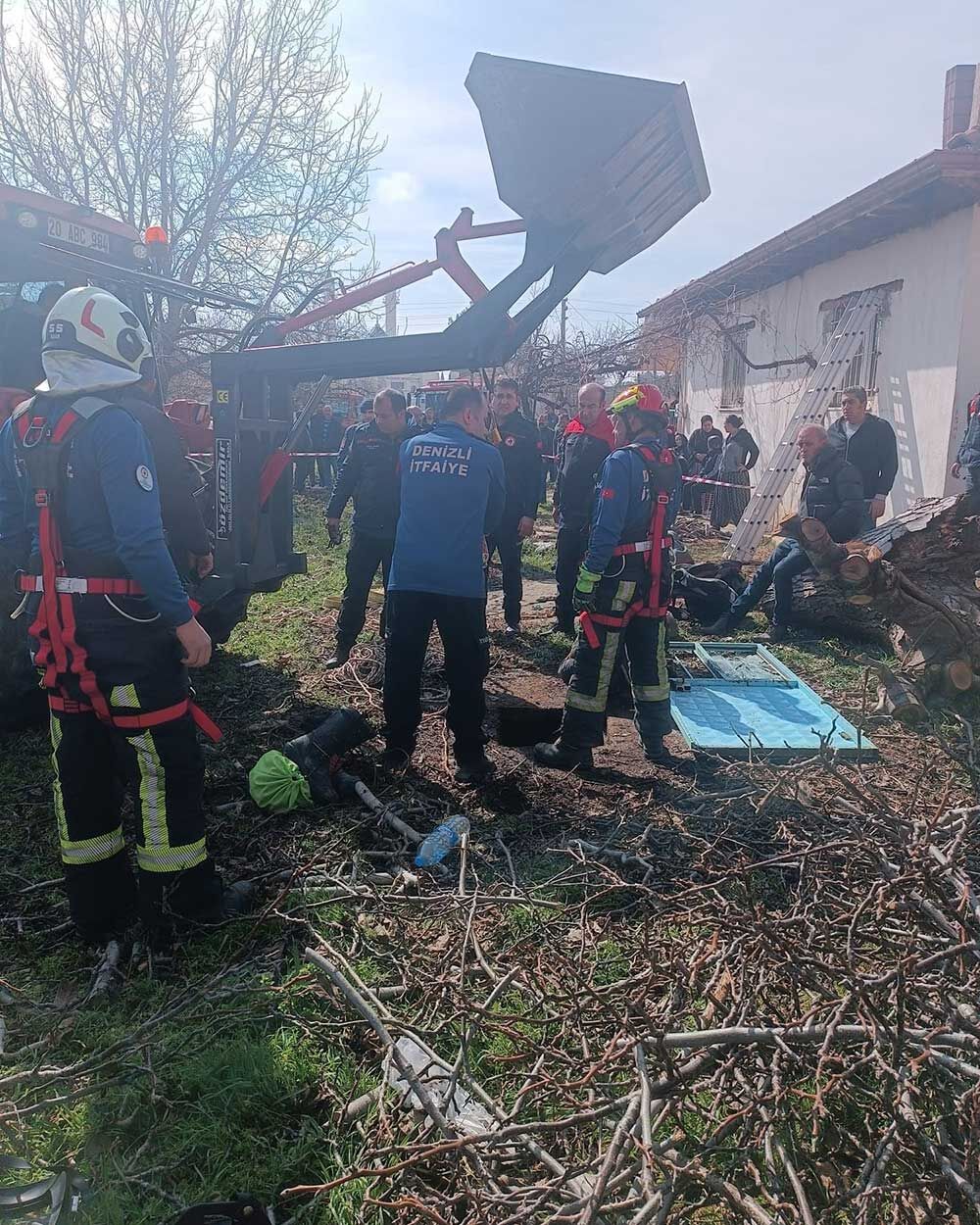 Denizlide Su Kuyusuna Dusen Kadini Itfaiye Ekipleri Kurtardi 2