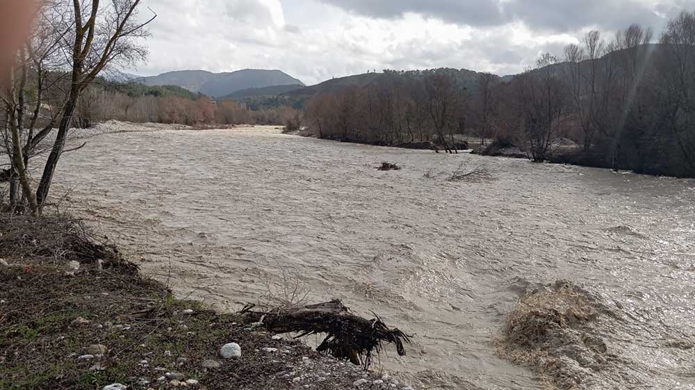 Denizlide Su Seviyesi Artan Derelerde Kopruler Zarar Gordu 1