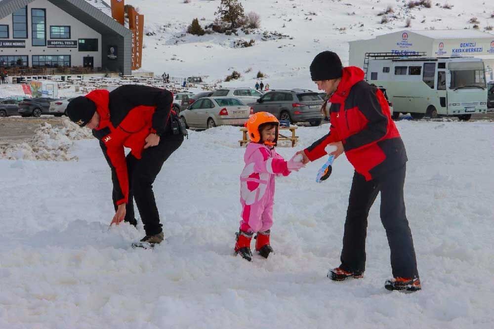 Jak Sehit Ve Gazi Cocuklarina Kayak Egitimi Verdi 1