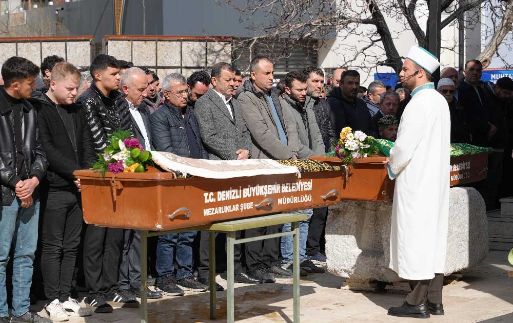 Kazada Hayatini Kaybeden Baba Ve Oglu Son Yolculuklarina Ugurlandi 2