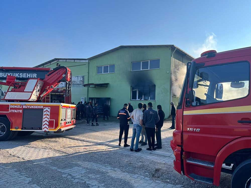 Kuruyemis Fabrikasinda Korkutan Yangin