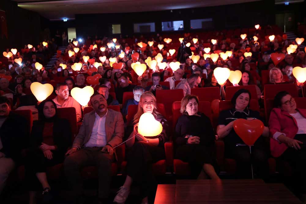 Merkezefendide Sevgililer Gunune Ozel Aska Dair Konseri Buyuk Begeni Topladi 1