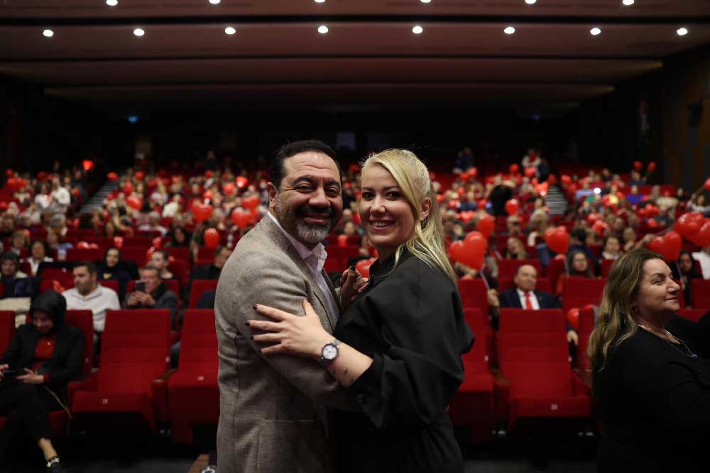 Merkezefendide Sevgililer Gunune Ozel Aska Dair Konseri Buyuk Begeni Topladi