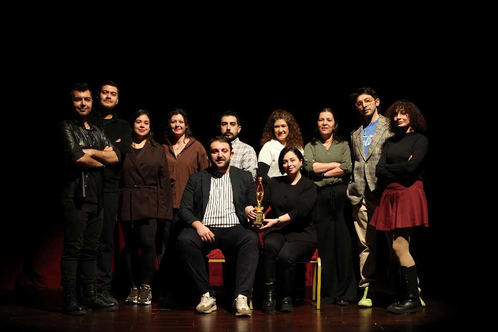 Sahneye Dokulen Emek Uluslararasi Odulle Karsilik Buldu 1