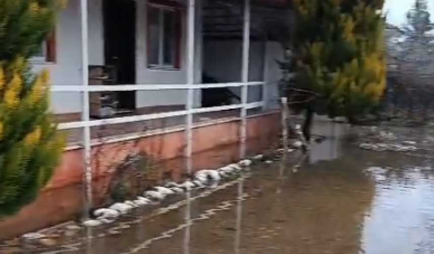 Tavasli Aile Yillardir Cozulemeyen Yagmur Suyu Nedeniyle Zor Gunler Geciriyor 1