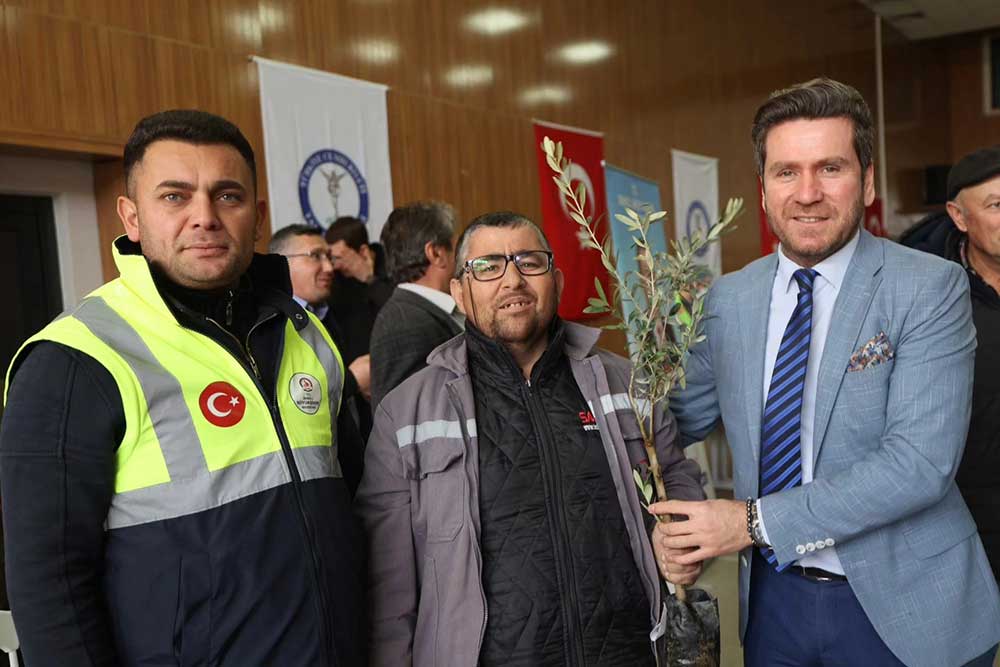 Tavasli Ureticilere 5 Bin 991 Zeytin Fidani Dagitildi 5