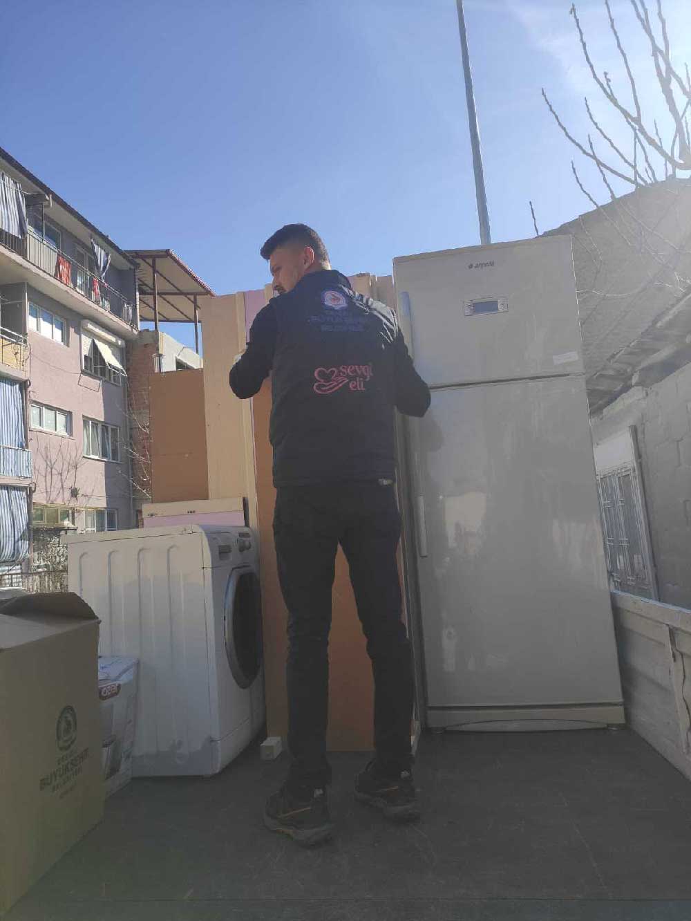 Yanginin Yaralarini Sevgi Eli Sardi 1 2