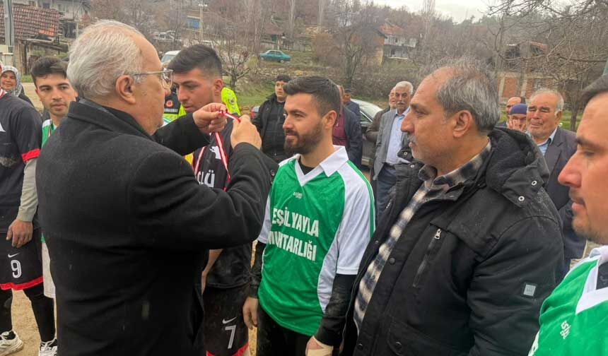 Baskan Arslan Camlibelde Voleybol Turnuvasina Katildi 1