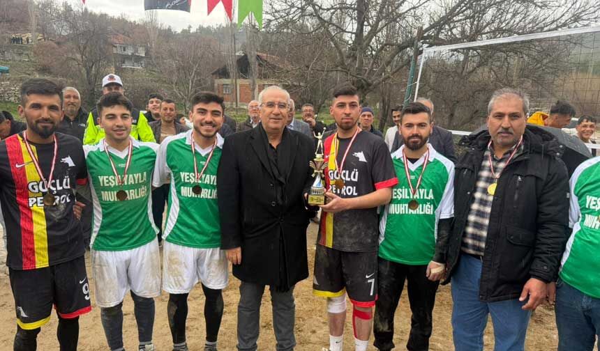 Baskan Arslan Camlibelde Voleybol Turnuvasina Katildi 3