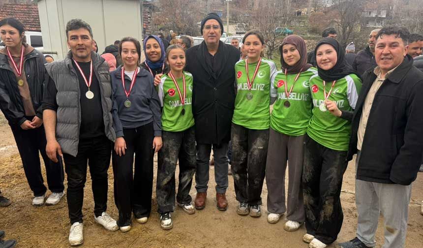 Baskan Arslan Camlibelde Voleybol Turnuvasina Katildi