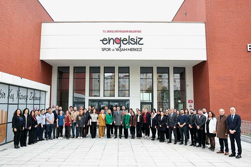 Baskan Cavusoglu Belediye Personeliyle Bayramlasti 1