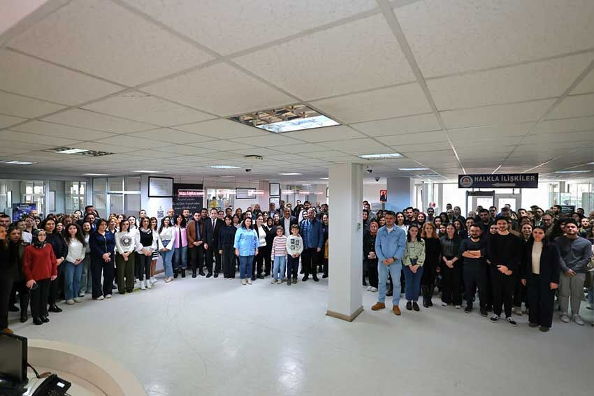 Baskan Cavusoglu Belediye Personeliyle Bayramlasti 3