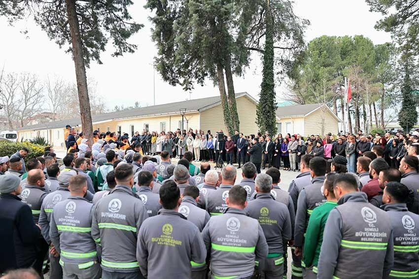 Baskan Cavusoglu Belediye Personeliyle Bayramlasti