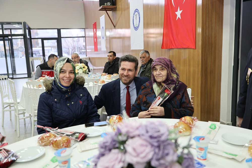 Baskan Tatik Sehit Aileleri Ve Gazilerle Iftar Yemeginde Bir Araya Geldi 2