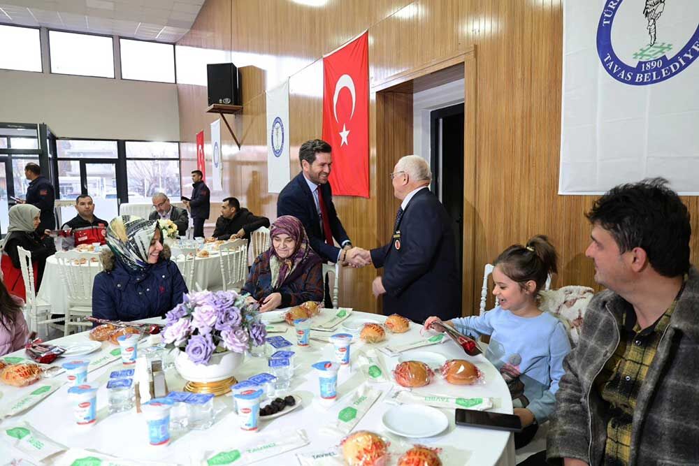 Baskan Tatik Sehit Aileleri Ve Gazilerle Iftar Yemeginde Bir Araya Geldi 3