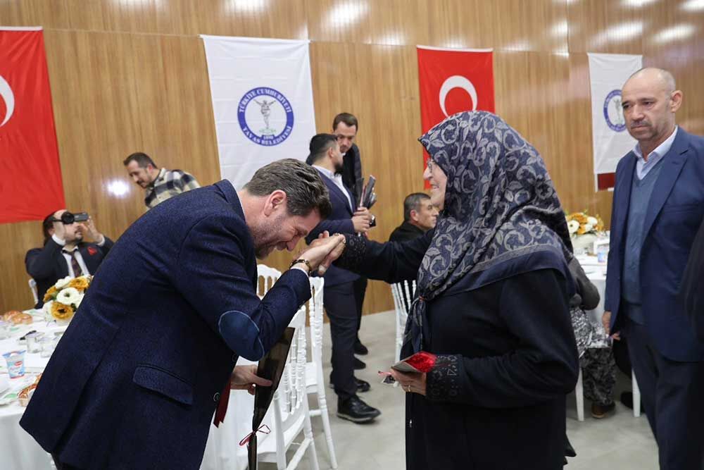 Baskan Tatik Sehit Aileleri Ve Gazilerle Iftar Yemeginde Bir Araya Geldi 4