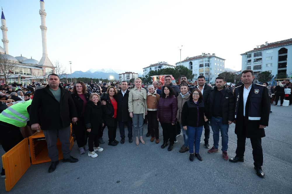 Binlerce Kisi Merkezefendi Belediyesinin Gonul Sofrasinda Bulustu 2