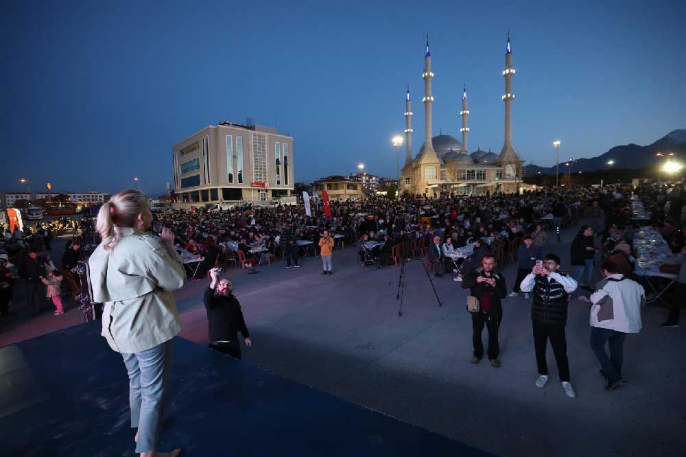 Binlerce Kisi Merkezefendi Belediyesinin Gonul Sofrasinda Bulustu 3