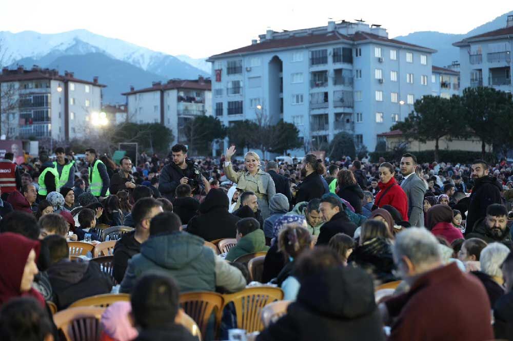 Binlerce Kisi Merkezefendi Belediyesinin Gonul Sofrasinda Bulustu 4